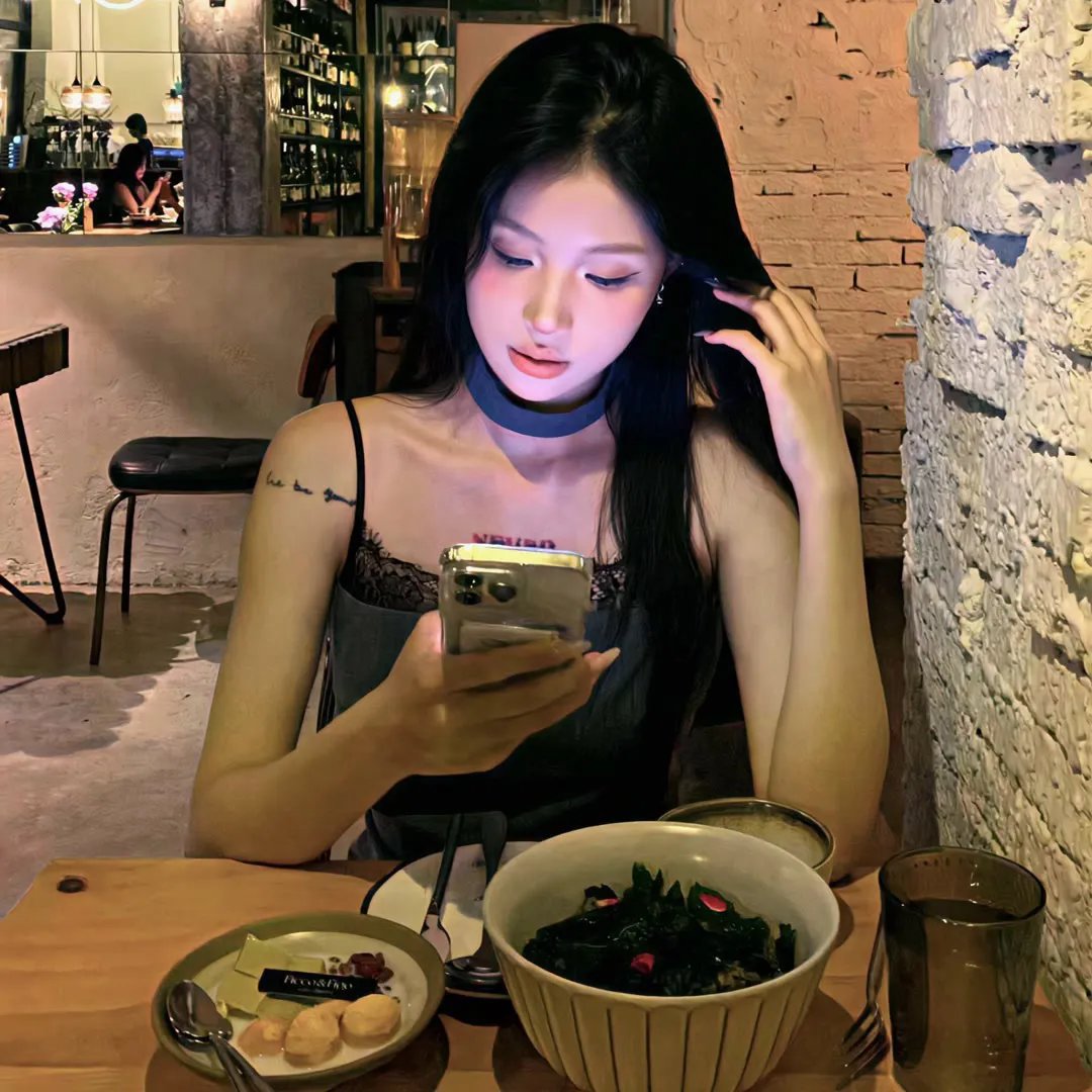 彩色的小路海报